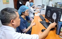 Hút thuốc lá điện tử: Phạt 5 triệu đồng, chủ quán cũng vạ lây