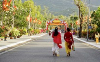 Xúc động đi dưới "Đường cờ Tổ quốc - Đường hoa Côn Đảo"