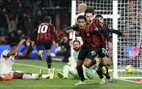 Bournemouth giáng đòn đau phút bù giờ, Liverpool lún sâu khủng hoảng