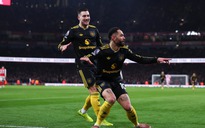 Man Utd trả giá đắt cho chiến thắng trước Arsenal