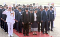 Tổng Bí thư, Chủ tịch nước Lào Thongloun Sisoulith vào Lăng viếng Chủ tịch Hồ Chí Minh