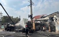 CLIP: Di tản hàng chục cháu bé trong vụ cháy xe bồn ở TPHCM