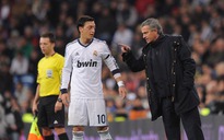 Những lần HLV Mourinho làm Ronaldo, Ozil, Salah "tổn thương"