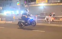 Thanh niên chạy xe bốc đầu xe trên đường Dương Quảng Hàm, TPHCM