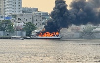 Cháy du thuyền trên sông Sài Gòn