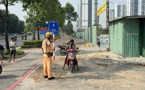 Đi xe máy vào làn xe đạp trên Mai Chí Thọ, bị phạt bao nhiêu?