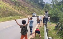 Vì sao CSGT Quảng Trị phải lên tiếng về hình ảnh này của trẻ em?