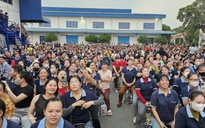 Công nhân trúng hàng trăm phần quà tại chương trình bốc thăm trúng thưởng cuối năm