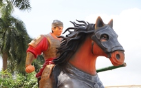 Uy nghi hình tượng Thánh Gióng và dàn ngựa vàng ở phía Nam Đà Nẵng