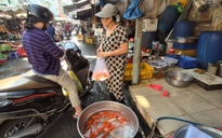 Chợ Tết ngày 23 tháng Chạp: Bất ngờ với giá cá chép