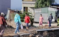 Người dân TP HCM đi thả cá chép từ sáng sớm 23 tháng Chạp