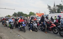 "Biển người" trở về miền Tây đón Tết