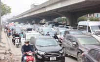 Dòng người ùn ùn rời Hà Nội về quê nghỉ Tết sau ngày làm việc cuối cùng của năm Ất Tỵ