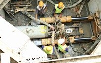 Cận Tết, công nhân vẫn bám trụ thi công trên rạch Xuyên Tâm