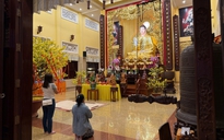 Cuối năm, nhiều người dân TPHCM chọn đi chùa