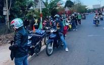 Giúp nhau về quê bằng xe máy an toàn dịp Tết