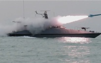Lãnh tụ tối cao lên tiếng, Iran diễn tập phóng tên lửa ra eo biển Hormuz