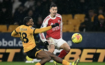 Thủng lưới phút bù giờ, Arsenal đánh rơi chiến thắng tại Molineux