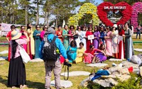 Mùng 6 Tết, Đà Lạt vẫn rộn ràng khách du xuân