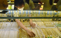 Giá vàng hôm nay 24-2: Vàng thế giới tăng 109 USD