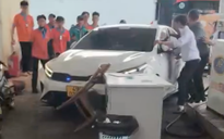 Kinh hoàng nam thanh niên lao ô tô tông thẳng vào nhiều người sau cuộc ẩu đả ở Đà Lạt 