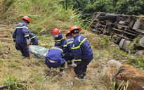 Xe tải lao xuống vực đèo Bảo Lộc, tài xế tử vong trong cabin