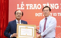 Đảng ủy các cơ quan Đảng TPHCM trao Huy hiệu Đảng cho 23 đảng viên