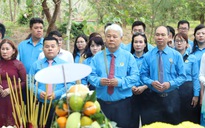 Công nhân - lao động ưu tú TPHCM dâng hương tri ân anh hùng liệt sĩ tại Côn Đảo