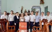 Lãnh đạo Thành ủy TPHCM thăm hỏi, chúc Tết ở phường Tân Hải và Tân Thành