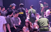 Cảnh sát cơ động TPHCM bất ngờ kiểm tra quán bar có 500 khách đang nhảy nhót
