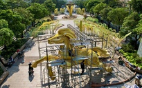 Cận cảnh linh vật ngựa khổng lồ cao 7 m trên đường hoa Nguyễn Huệ