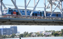 CLIP: Chính thức thông tuyến đường sắt qua cầu Ghềnh sau sự cố sà lan tông cầu