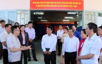 Lãnh đạo TPHCM kiểm tra các điểm bỏ phiếu bầu cử tại khu vực Bình Dương