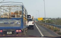 Xe xếp hàng dài vì lỗi kỹ thuật trạm thu phí trên cao tốc Phan Thiết – Dầu Giây