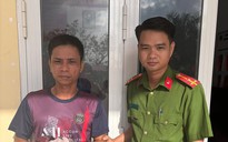 Cướp giật tài sản của người bán vé số rồi chạy về hướng trại giam