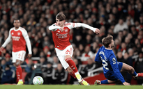 Arsenal thắng nghẹt thở Everton, sao 16 tuổi đi vào lịch sử