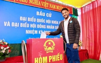 Cầu thủ Nguyễn Xuân Son lần đầu đi bầu cử
