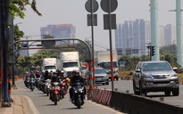 Người dân chú ý khi lưu thông qua đường Đồng Văn Cống vào tháng 3-2026