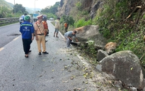 Clip: Xử lý khối đá nặng hàng tấn nằm cheo leo phía trên đèo Bảo Lộc