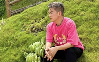 Đàm Vĩnh Hưng được nam ca sĩ vuốt má, vui đến muốn nhảy cẫng lên