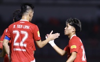 Khoa Ngô lại ghi bàn, Tiến Linh có hành động "đáp trả" NHM