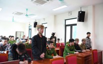 Chặn xe, chém đứt lìa tay người đi đường