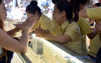 Giá vàng hôm nay, 4-3: Vàng thế giới giảm gần 300 USD