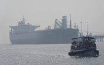 Tranh cãi chuyện thu phí qua Hormuz