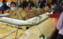 Giá vàng hôm nay, 1-4: Tăng mạnh lên gần 4.700 USD/ounce