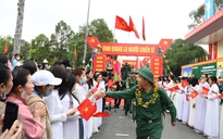 Thượng tướng Nguyễn Trường Thắng thăm hỏi, động viên thanh niên Đồng Nai lên đường nhập ngũ