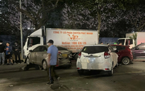 VIDEO: Xế hộp lao như tên bắn, tông liên tiếp nhiều ô tô và xe máy, 4 người bị thương