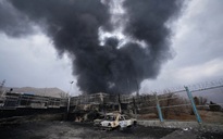 Giá dầu bứt tốc khỏi mốc 100 USD/thùng, ông Donald Trump nói "cái giá nhỏ phải trả"