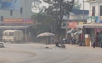 Xe máy điện va chạm xe ô tô phục vụ tang lễ, 1 người tử vong