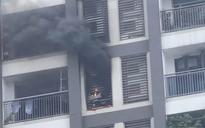 Cháy căn hộ tầng 10 tại chung cư cao 45 tầng ở TPHCM